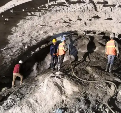 连平拱顶带模注浆料的施工流程及注意事项